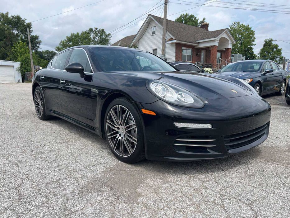 Porsche Panamera 4S      2015