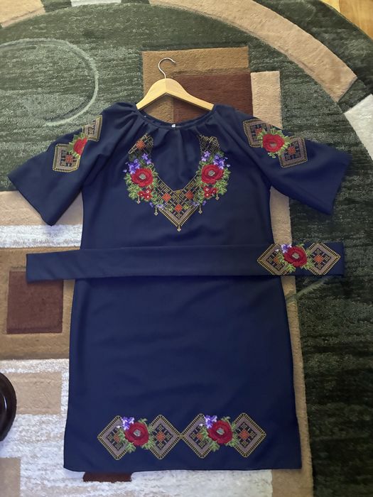 Вишите плаття темно синього кольору (нове)