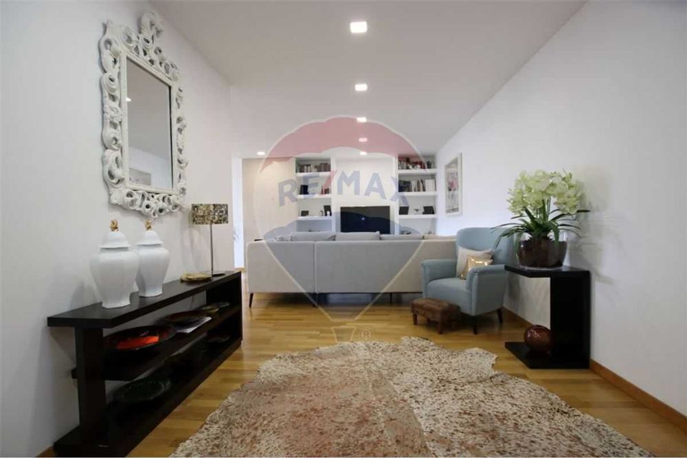 Poltrona forrada a tecido azul espiga