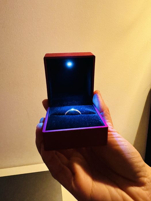 Caixa para anel com LED  - artigo novo