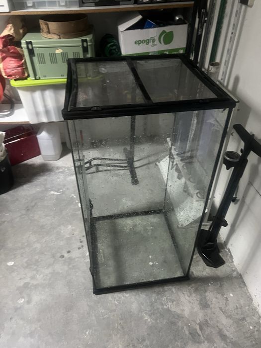 Terrário Terra Della Knockdown 45x45x90 cm – Excelente Estado