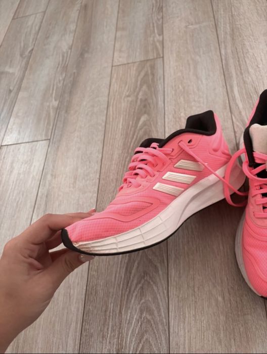 Buty sportowe marki Adidas