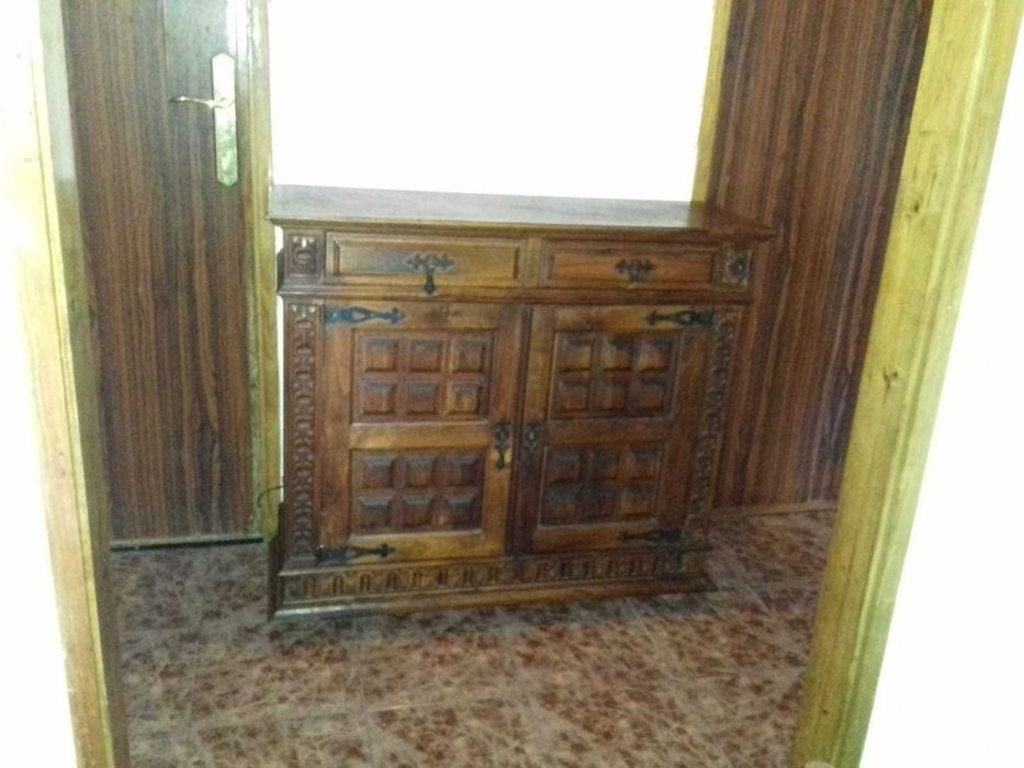 Móvel com estilo clássico em mogno maciço. Como novo