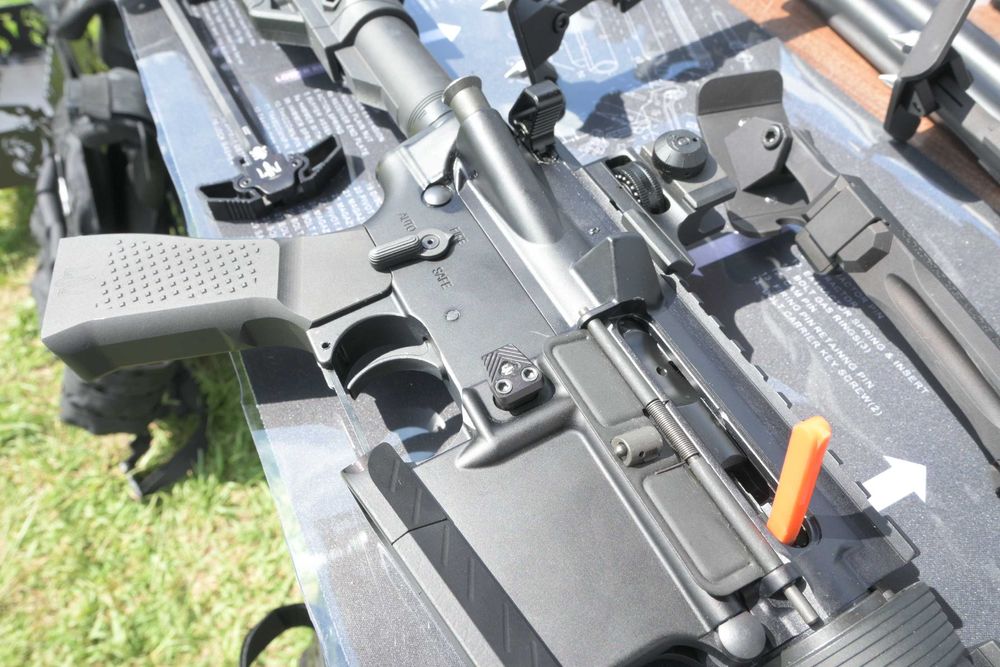 Кнопка скиду магазину AR-15