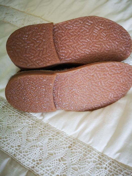 Botas da marca Brotes em pelinho com padrão novas - 32