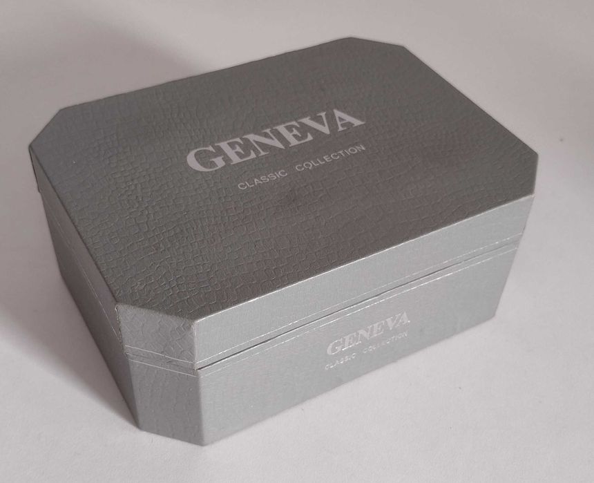 Пара часов Geneva в оригинальной упаковке.