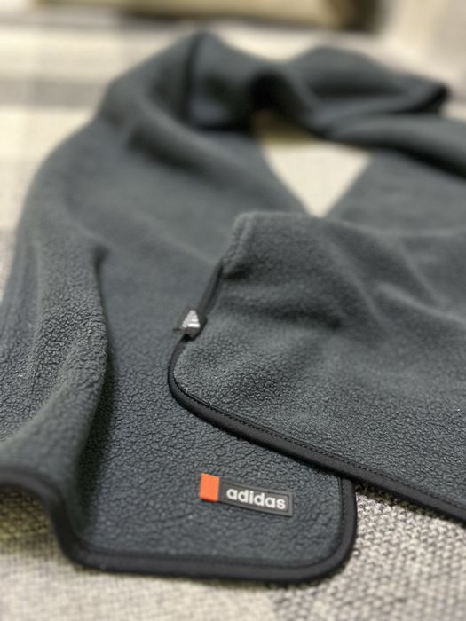 Adidas , флісовий шарф графітового кольору