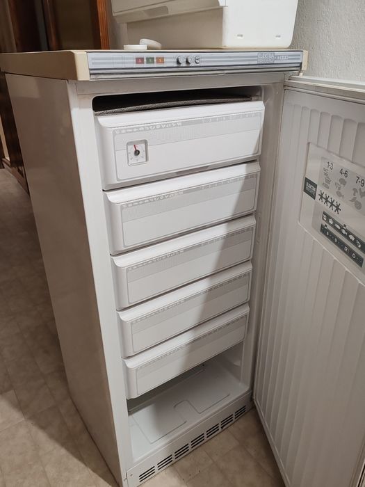 Продам морозильную камеру