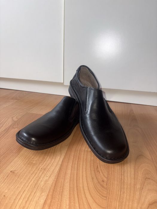 Czarne skorzane buty dla mezczyzny