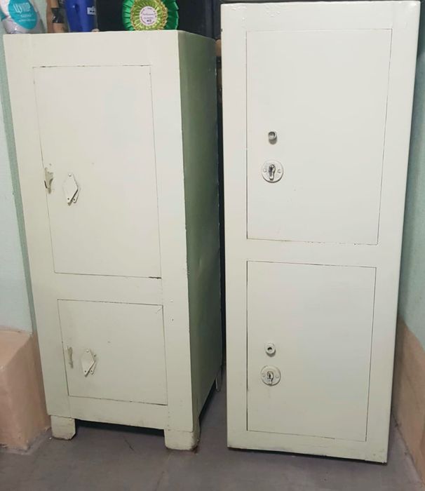 Сейфы б/у , двухсекционные с замками