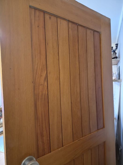 Vende-se porta de entrada