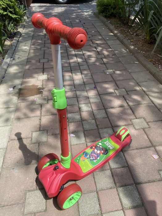 Самокат для дівчинки