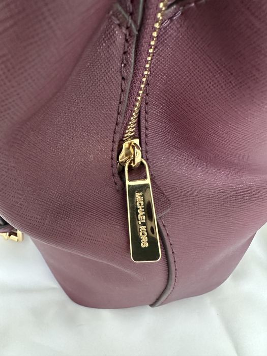 Mala bordeaux Michael Kors + acessório pêlo (NOVA)