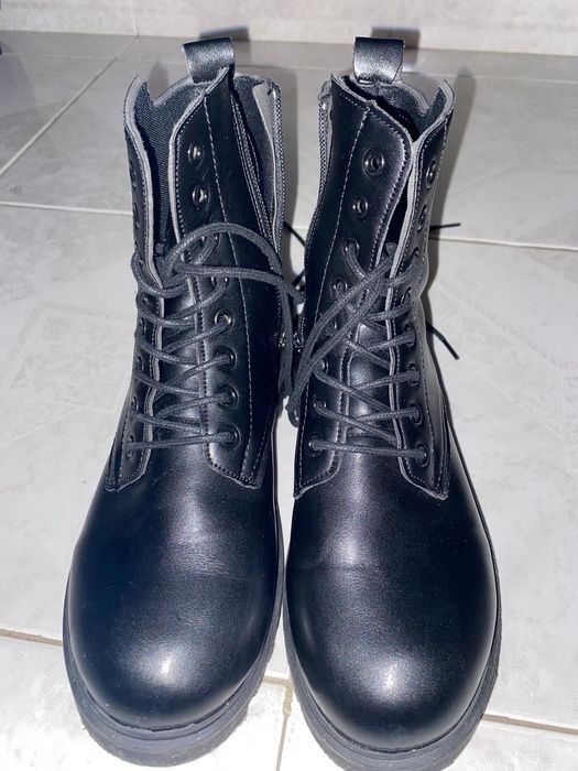 Bota preta Shein