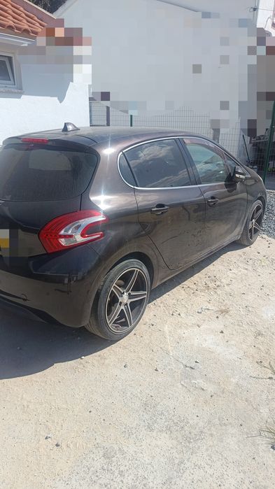 Peugeot 208  1.6 de  2012