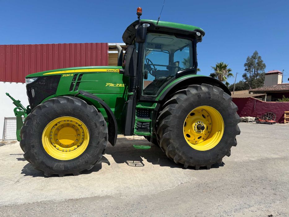 John Deere 7230R