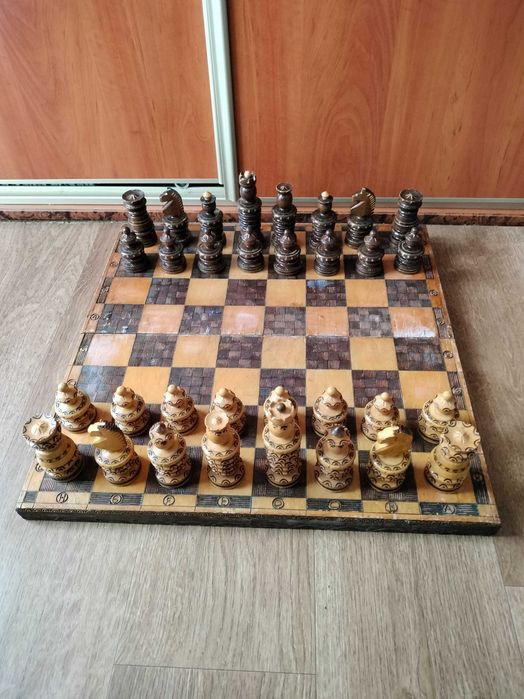 Sprzedam stare duże szachy drewniane