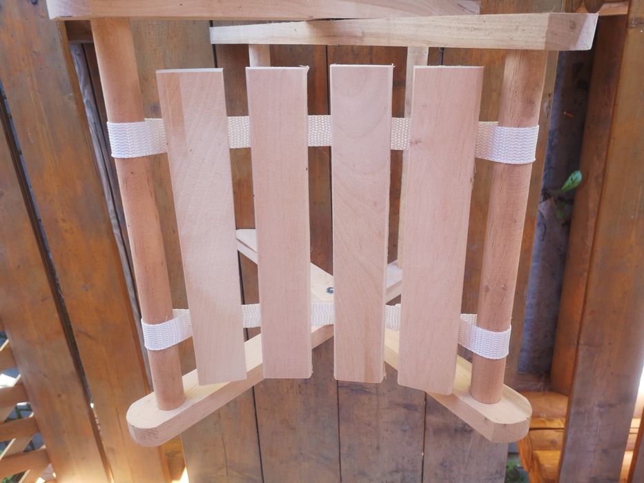 Стілець дерев'яний. Для саду, дому, для гаража