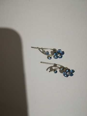 Par de Brincos Azuis com Flores e Pedras Brilhantes