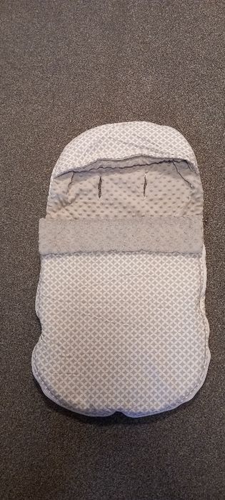 Ciepły śpiworek do wózka