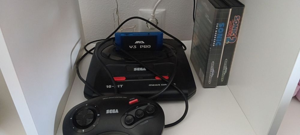 Sega mega drive com um comando + jogos