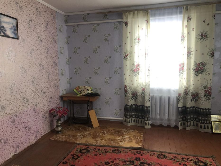 Просторий будинок смт Пулини