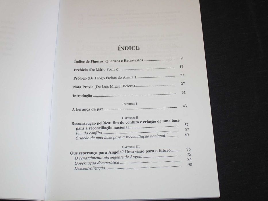 Livro Construir a Paz em Angola Fátima Moura Roque