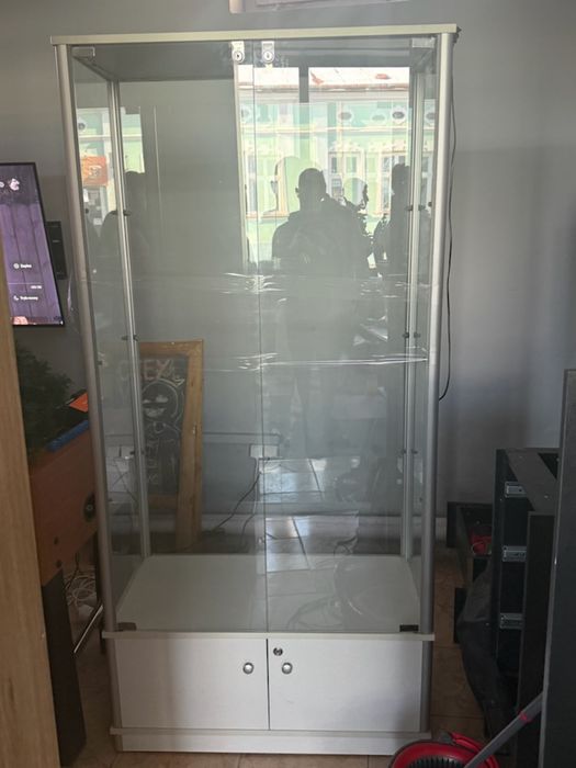 Telewizory, lady, regały, witryny, gabloty