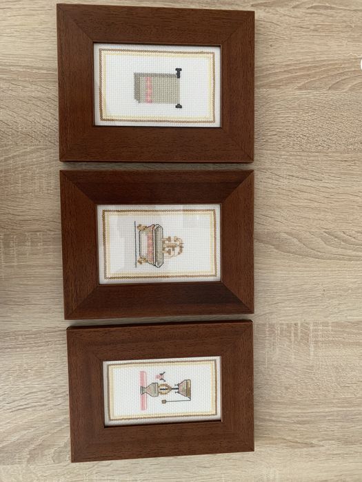 3 quadros em ponto cruz