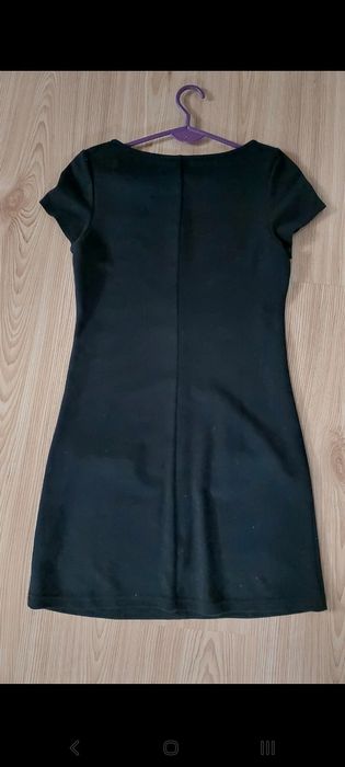 Czarna sukienka krótki rękaw