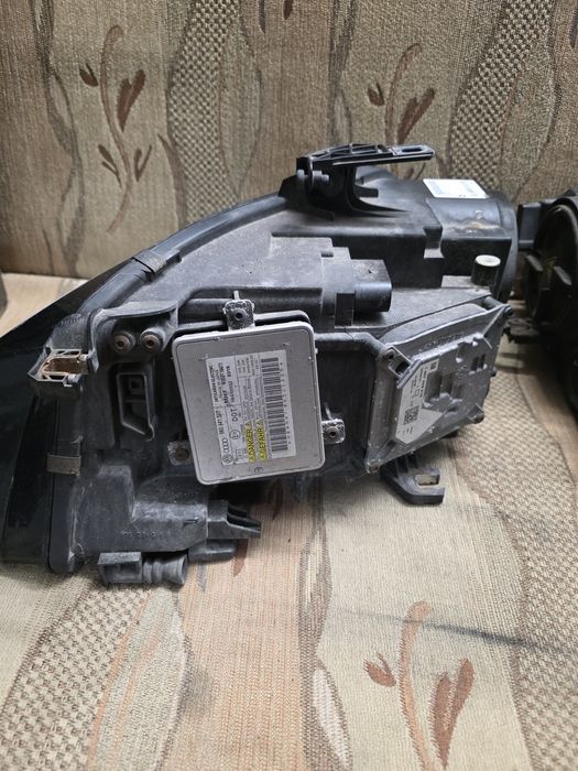 Audi a4b8  lampy przód prawa lewa komplet oryginalny 8K0941003C europa