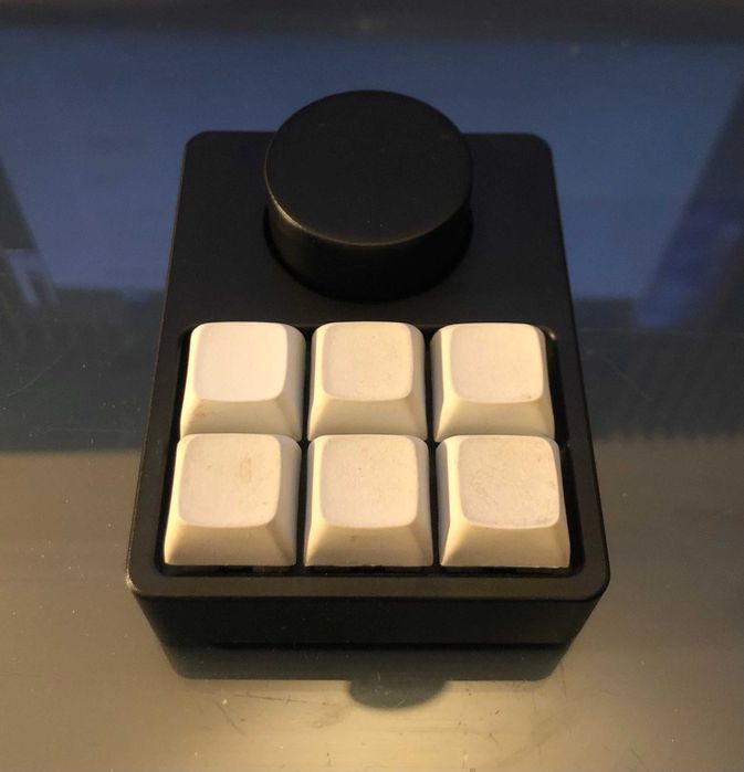 Caps Unlocked CU7 - Teclado Mecânico Macro CUSTOM.