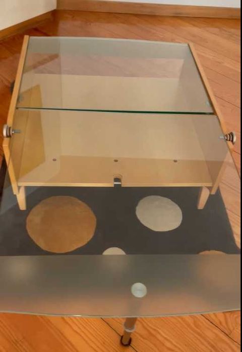 Mesa de sala de estar extensível em madeira e vidro temperado