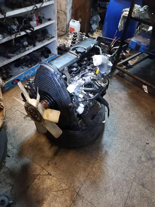Vende-se um motor de Toyota 2L, 2.4 CC, para Toyota Hiace. Hilux, Toyota Dina 150, e Land-Cruizer