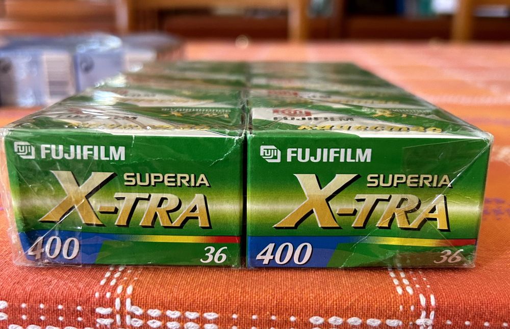 Rolos de filme fotografico expirado de cores