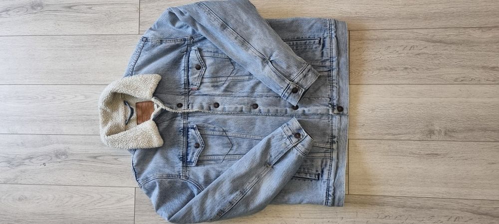 Levis L.         .