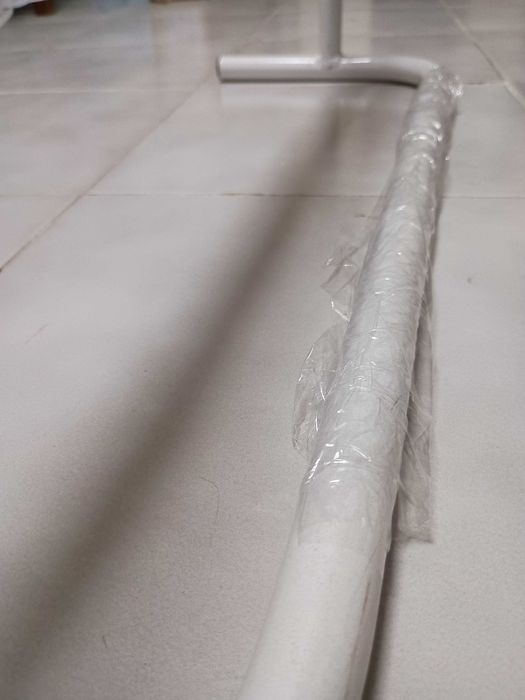 Suporte para Rolo / Bobine de Papel de Embrulho (62 cm) – Excelente Estado