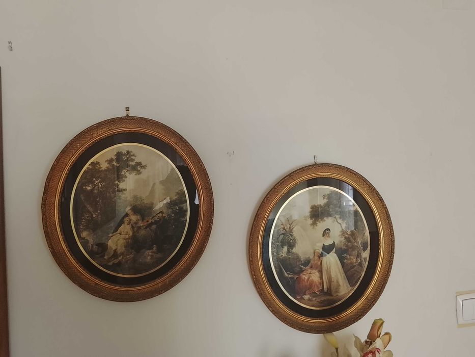 Vendo quadros antigos.