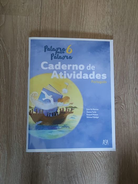 Livros cadernos de fichas.
