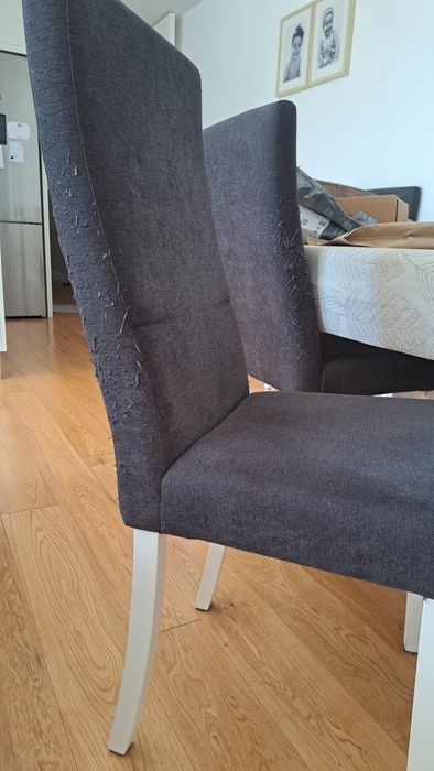 Vendo mesa de jantar extensível, cem cerejeira, lacada a branco.