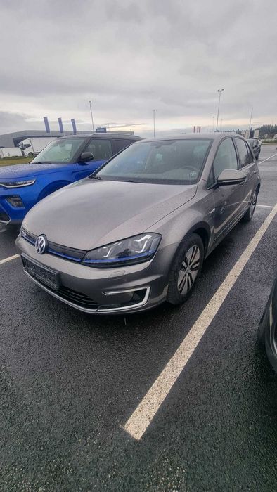 Volkswagen E-golf 2016 (шкіра, безключовий, клімат, камера) два комплекти дисків з гумою