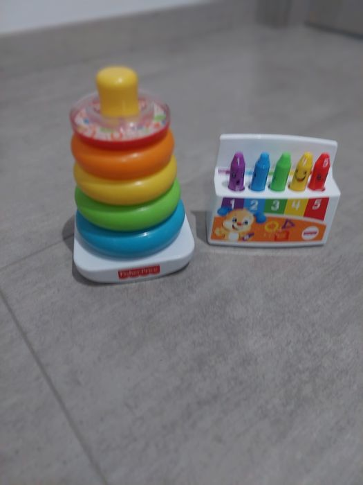 Fisher Price Kredki edukacyjne plus Piramida