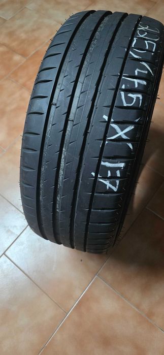 Pneu michelin pilot 4 225 45 R17