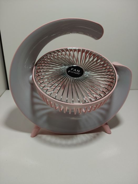 Настільний вентилятор.