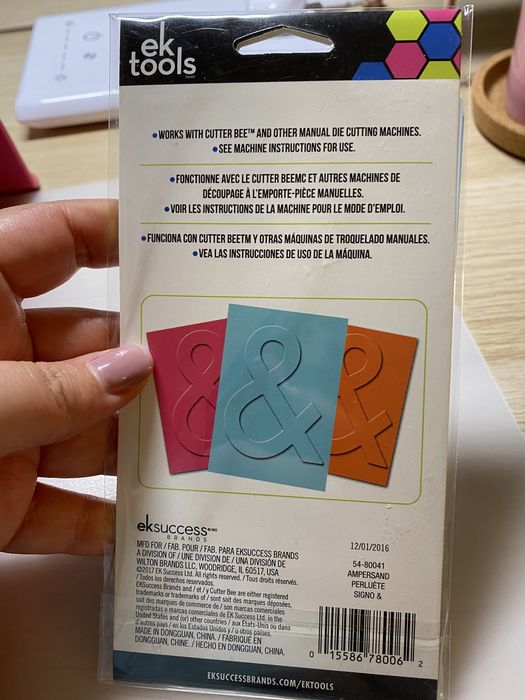 Placa de Embossing “&”