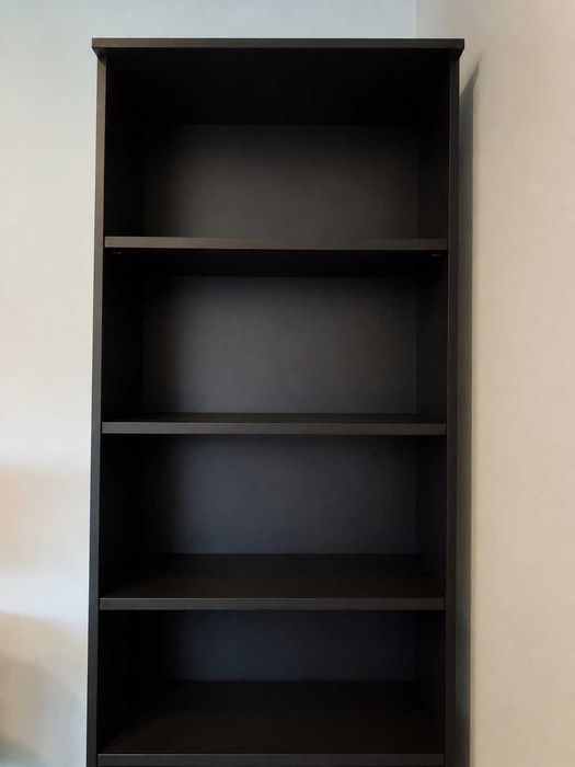 Estante BRIMNES IKEA, cor preto.