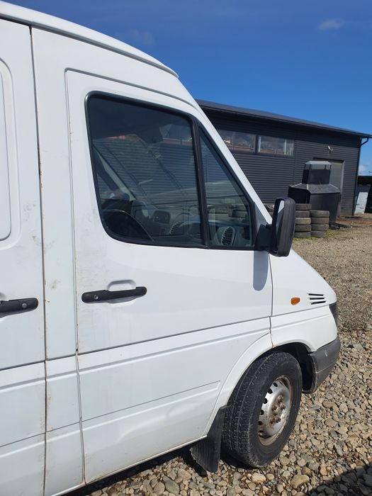 Дверка передня права біла Mercedes Sprinter w901 w904 спринтер 311 313