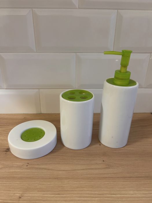 Conjunto de acessórios para casa de banho em cerâmica