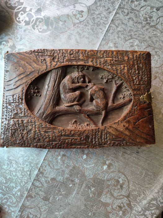 Продам старовинний дерев'яний альбом