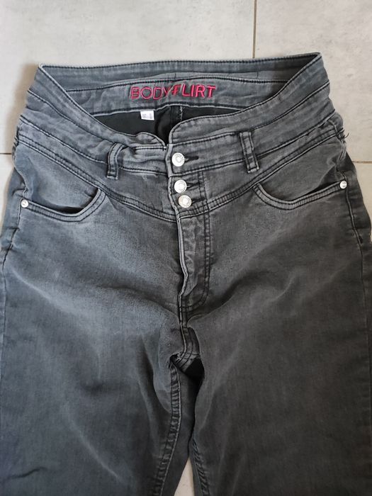 Spodnie damskie jeansy